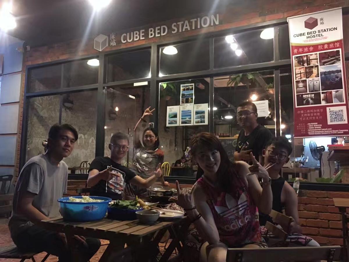 Хостел Cube Bed Station & Tours Sdn Bhd Семпорна Екстер'єр фото